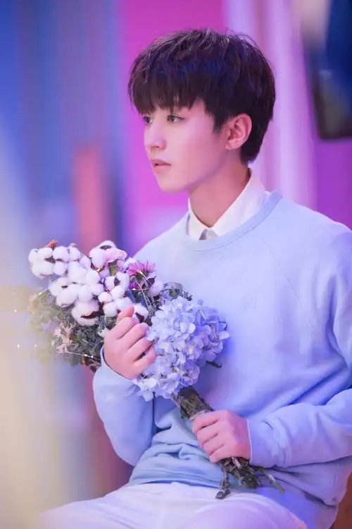 棉系少年王俊凯魅力帅气写真