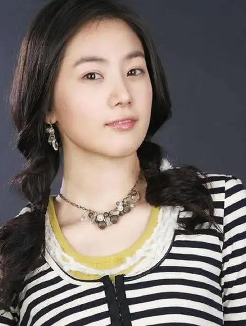 刘荷娜(韩国80后女演员)_尚可名片