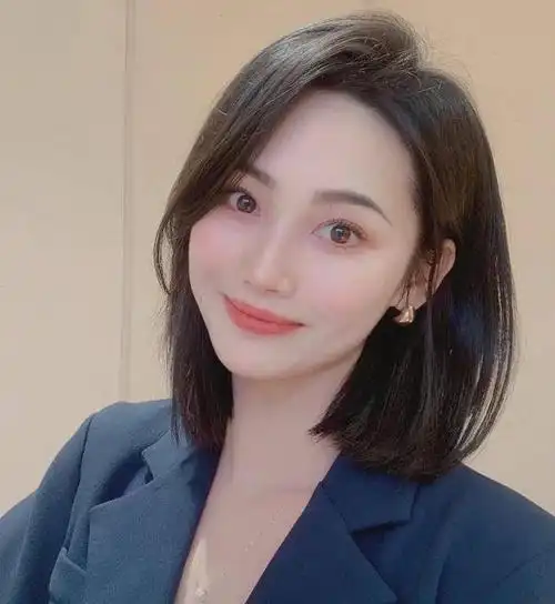 40岁女人,少留长发烫小卷!今年新推出的这3种发型,气质显年轻