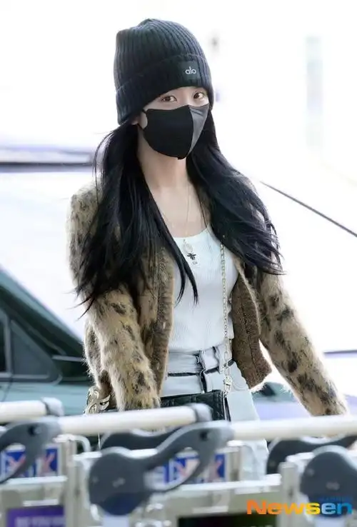 kimjisoo超话#金智秀迪奥全球品牌大使#230922 icn机场出境 智秀相关