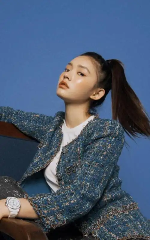 女人不管奔几,扎马尾时少犯这3个"错误",看着老气,还加快掉