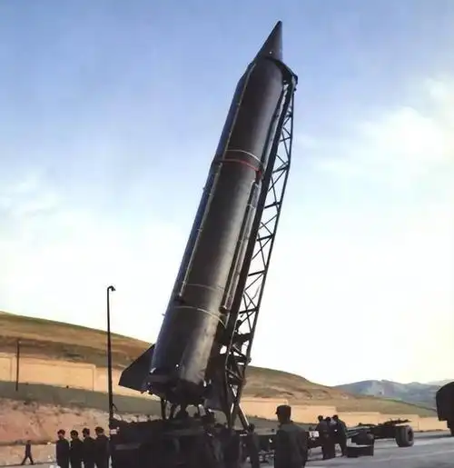 中美俄洲际导弹可携带核弹头数对比美12枚俄18枚中国是多少