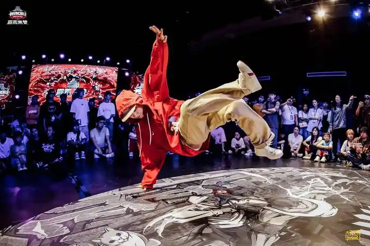 广州女子健身图鉴④ | 这群霹雳舞女孩,燃爆了广州街头_彭莹_街舞