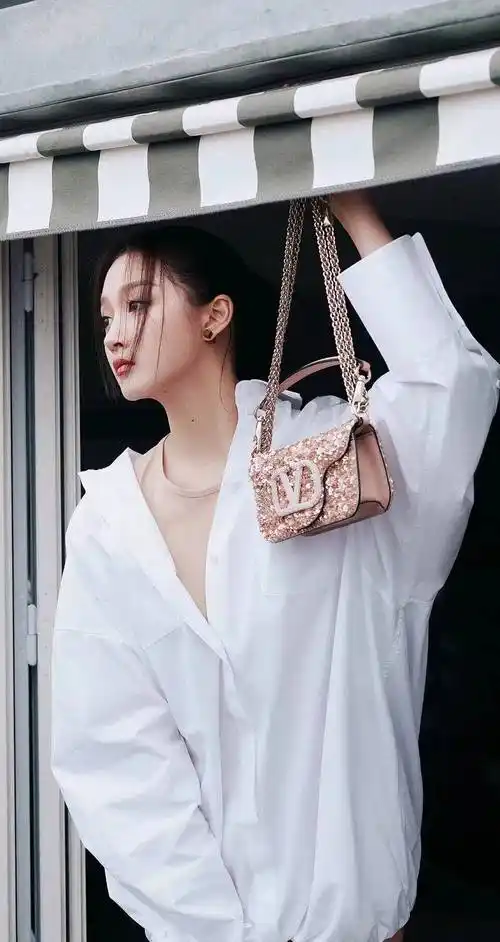 分享图片,亭亭玉立的关晓彤写真照