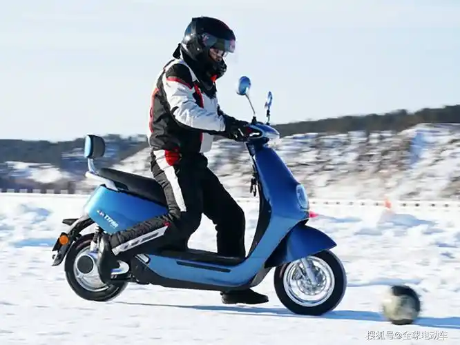 天冷了骑电动车打滑怎么办6个防滑技巧让你的出行更安全