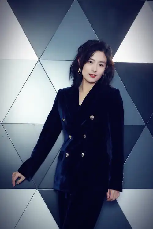 徐百卉个人资料及图片 一直红不起来是为什么呢