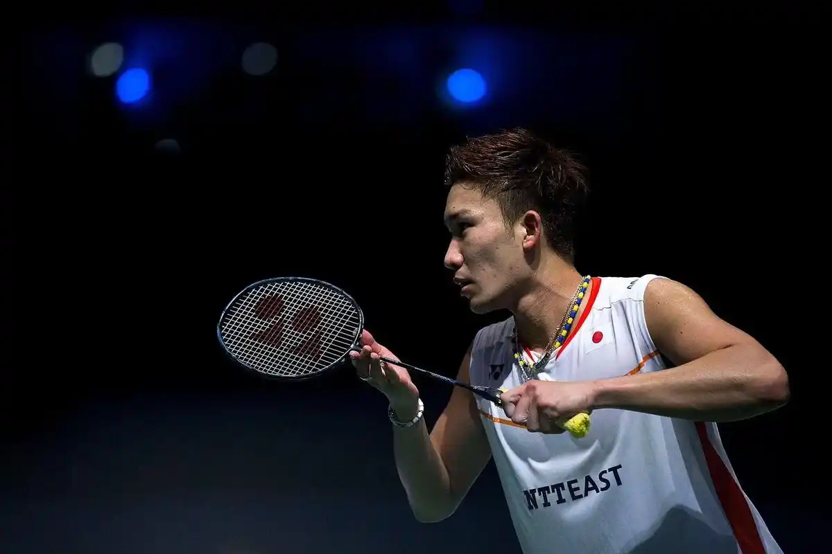 桃田帅气的接发球姿势!#羽毛球 #桃田贤斗 - 抖音