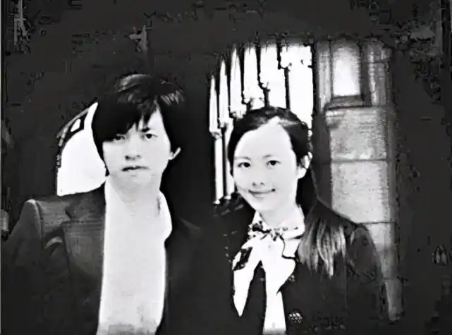 原创李健妻子孟小蓓:5岁与李健相识,相伴几十年,至今没房没孩子