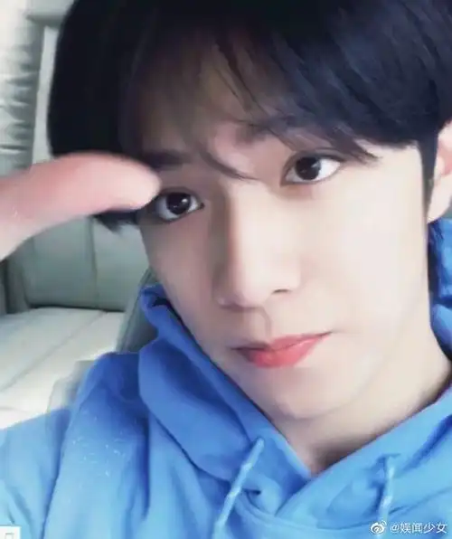 刘耀文锁骨战损妆