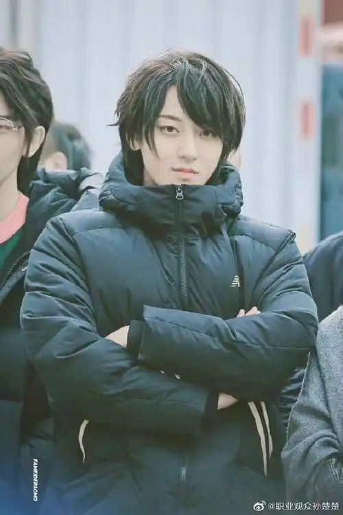 黄子韬说我装一下#突然想到黄子韬之前一组照片,火到樱花国在推特