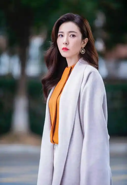 时尚时尚大美女曾黎—中戏二百年才出一个的美女_低调_的发展_演技