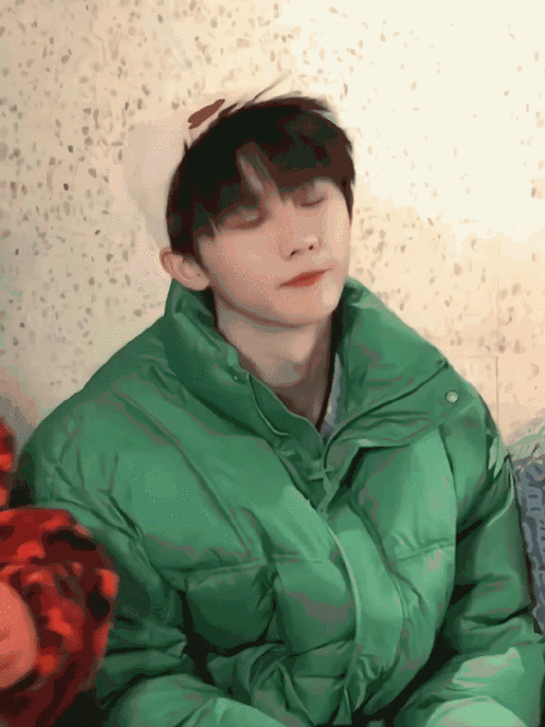 盯脸又是一种感觉 盯喉结又是一种感觉#马嘉祺这是我的岛