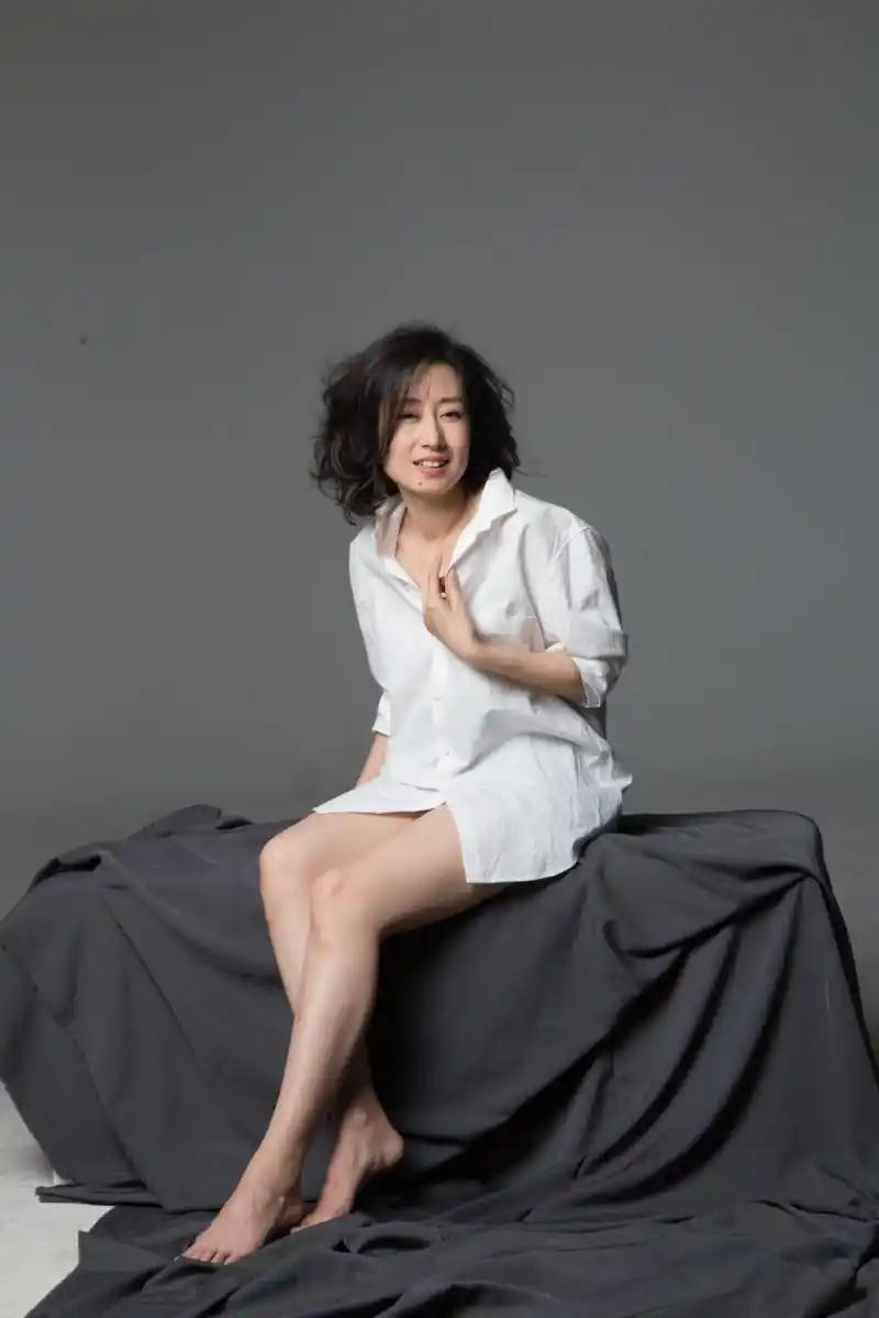 刘敏涛  美腿玉足写真