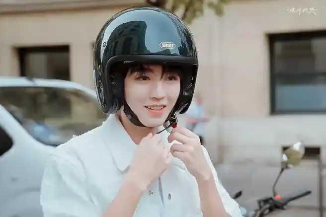 qq麻薯软欧小包#王俊凯cl代言人#05#王俊凯cl巴黎时装周