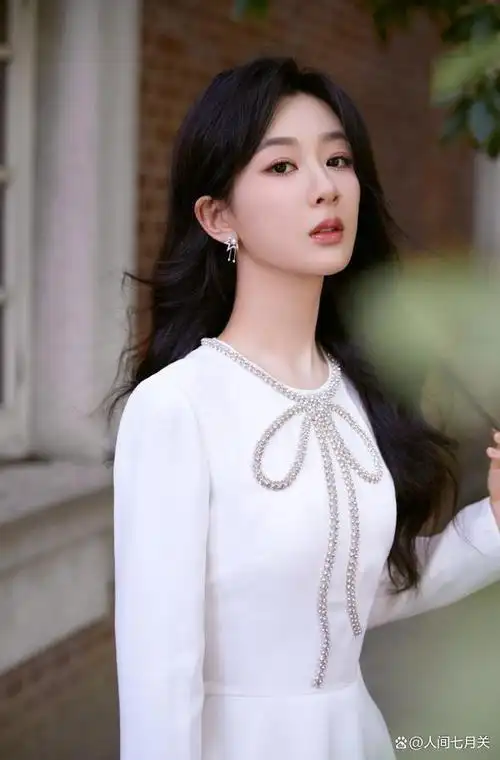 小学毕业照曝光,杨紫酒窝深深,女大十八变越变越好看!