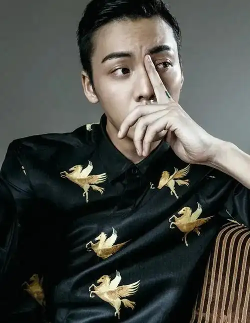 你见过陈伟霆最新的发型吗?没错,就是那个背头造型!