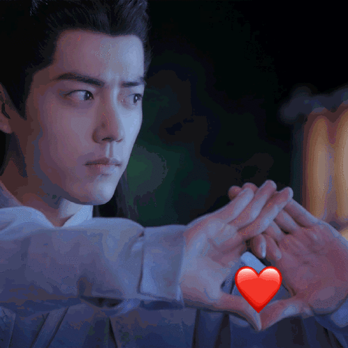 肖战说假瓜吃多了拉肚子#听肖战的吃假瓜不如追剧,接收花式比心《