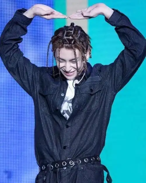 百分九花式比心范丞丞搞怪小鬼像练功justin骨骼太清奇