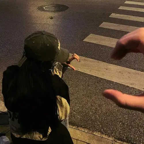 闺蜜拍照 #氛围感拍照  #不露脸拍照  #闺蜜壁纸  #闺蜜头像  #夜晚