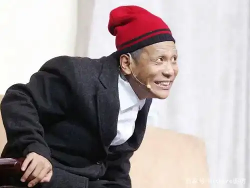 有一种帅气叫年轻时的宋小宝,看到照片后,网友:堪比蔡徐坤