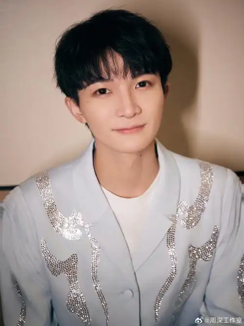 今晚八点,与周深@卡布叻_周深相约#央视中秋晚会#,共度中秋好时节!