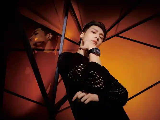 奢侈品媒体|hublot宇舶表携大使张艺兴演绎视觉大片|奢华奢侈媒体