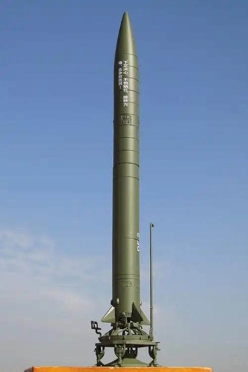 中国东风2号弹道导弹仿真合金模型df2导弹成品坦克