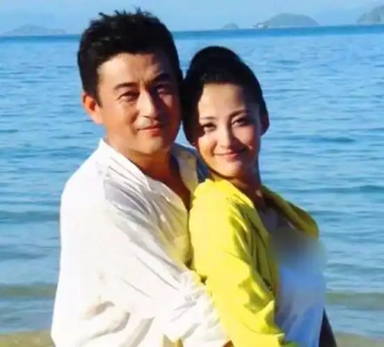 演员王志飞娶小15岁的张定涵从恋爱到结婚只用了3天