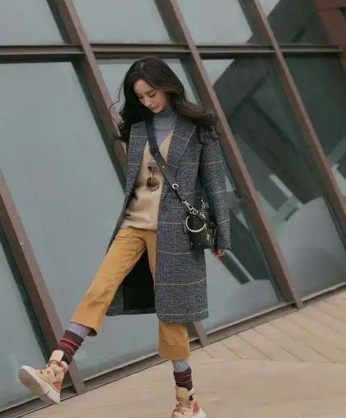 杨幂秋冬换季穿搭特别大气,主要是有层次感