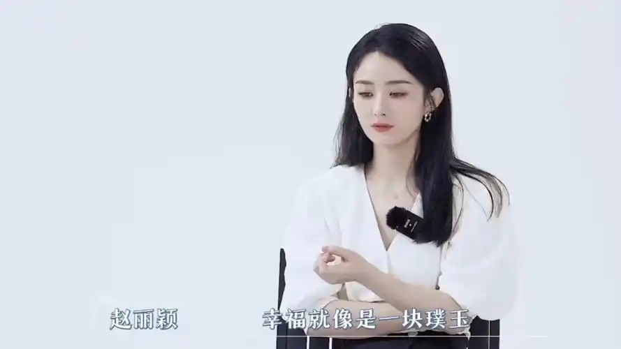 赵丽颖冯绍峰儿子正脸首曝光,圆头圆脑超可爱,像极妈妈赵丽颖