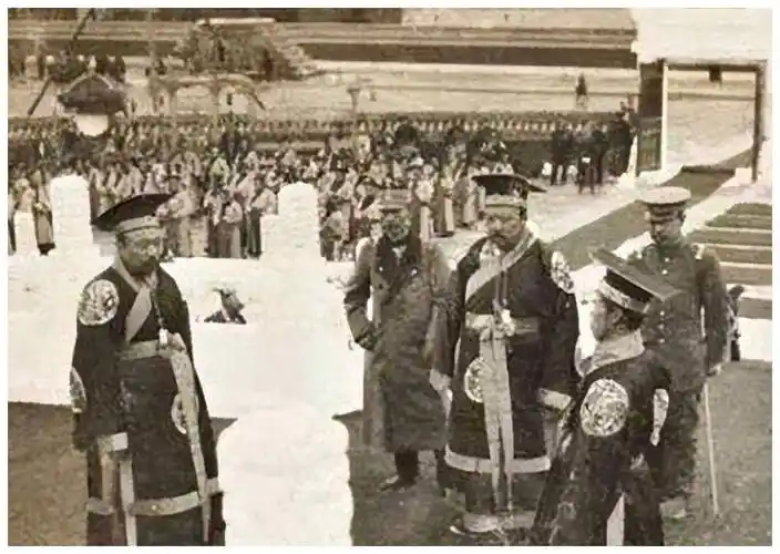 袁世凯的洋老婆,因自己的陪嫁丫头屈就三姨太,在袁世凯死后自杀