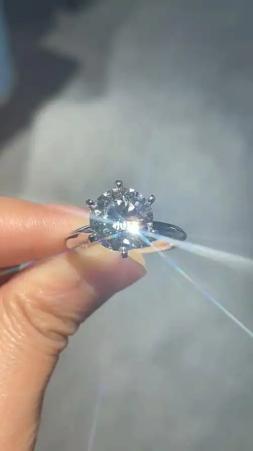 四克拉大钻戒