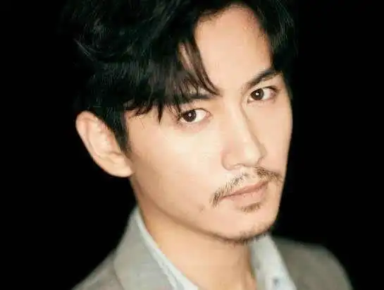 面相算命:男人人中不涨胡子面相如何?-周易易学讲堂-面相研究