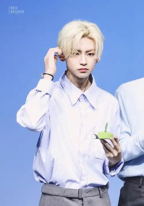 发色才是营造亮点的关键?小鬼王琳凯和毕雯珺的白发造型超惊艳!