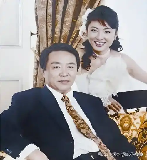 周涛下班回家,看见月薪8千的丈夫做饭突然厌倦,转身嫁百亿富豪