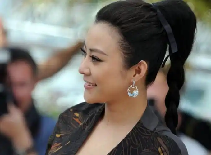 她和邓超同居5年差点结婚,因接演全裸戏断送爱情,一度想要轻生_郝蕾