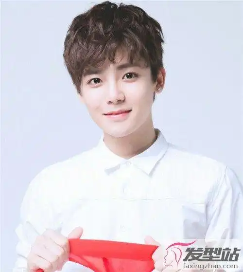 清爽帅气男生烫发纹理定位烫时尚无比