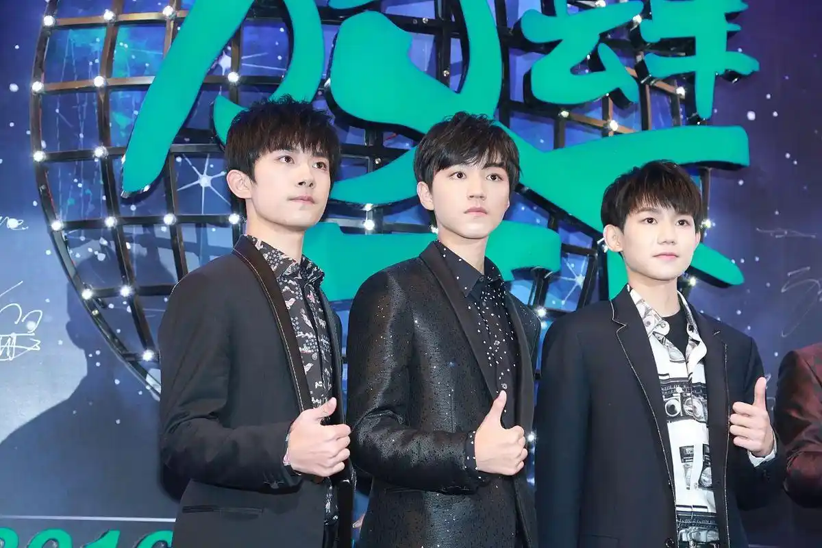 网友直呼爷青回,希望三小只能继续合体营业.