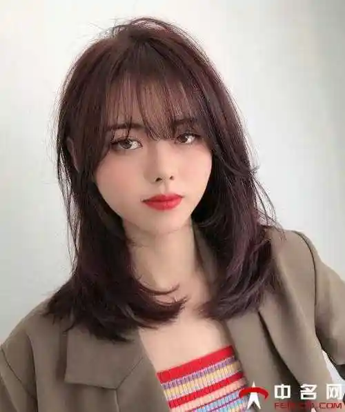 2021年中长发发型时尚独特的中长发造型