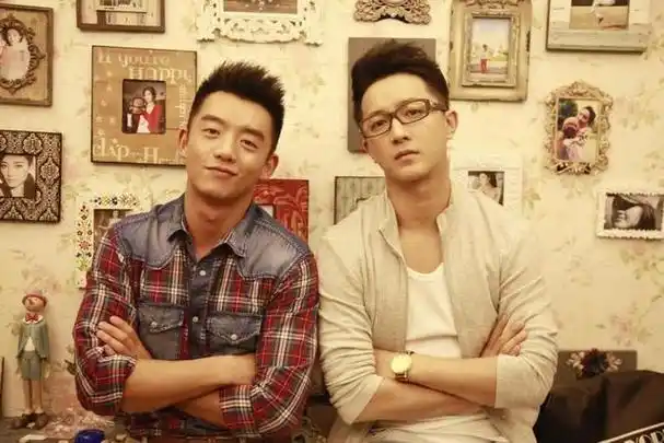 到目前为止,郑恺似乎只参与了《前任》系列.