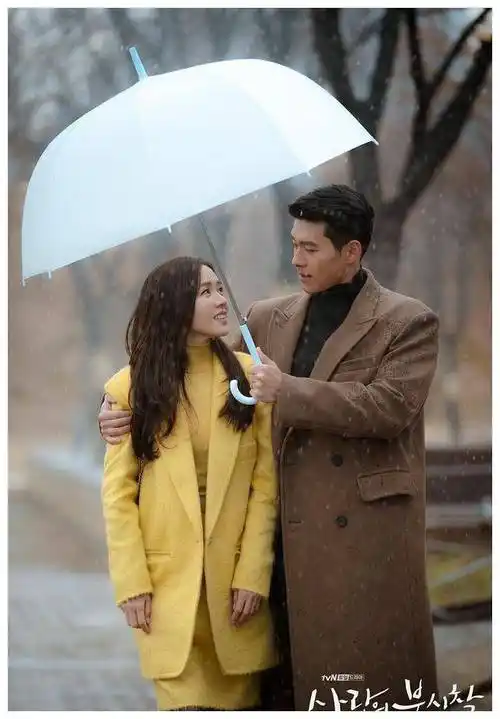 孙艺珍偷瞄玄彬,眼里充满喜爱和微笑,网友:爱一个人是藏不住的_恋情