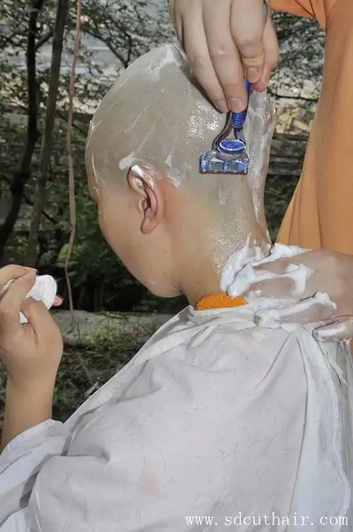 湖北美女来剃光头深度01029