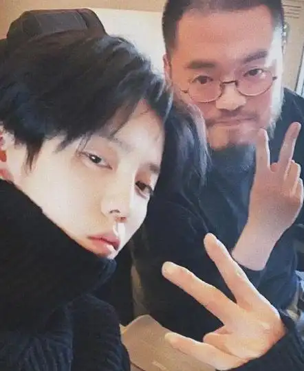 老高与鹿晗同框如同隔辈,鹿晗为其庆生待遇比关晓彤高?_网易订阅