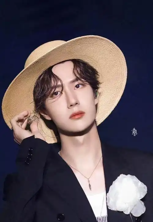 240208王一博西装造型惊艳全场尽显绅士魅力