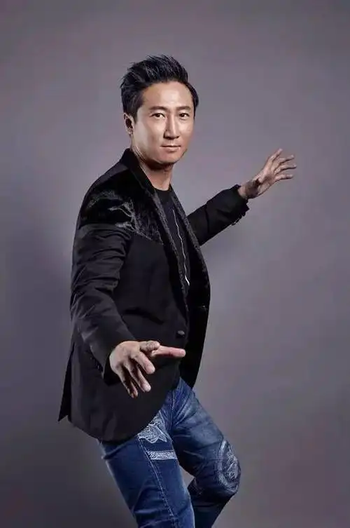 帮拖与洪天明工作室签署战略合作