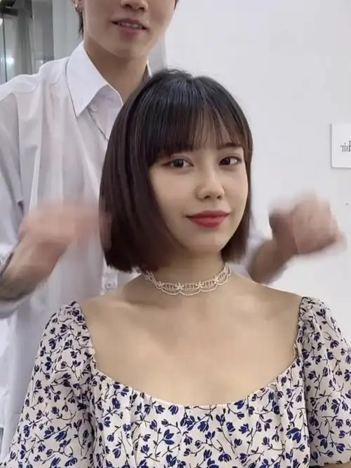 女生一定要尝试的lisa超a短发_发型_onhair salon(明星店)攻略_染发