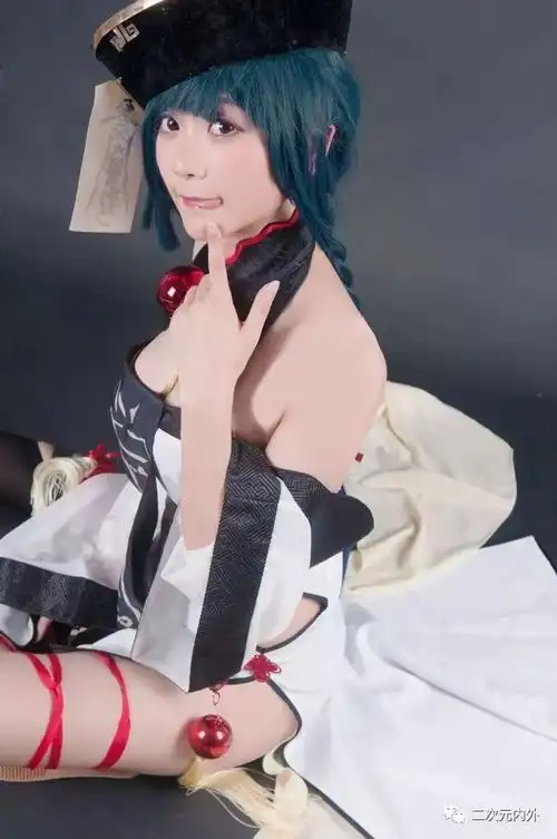 cos小僵尸的可爱萌妹子