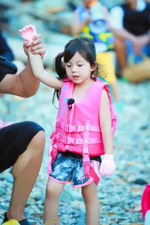 爸爸去哪儿5刘畊宏女儿小泡芙图片