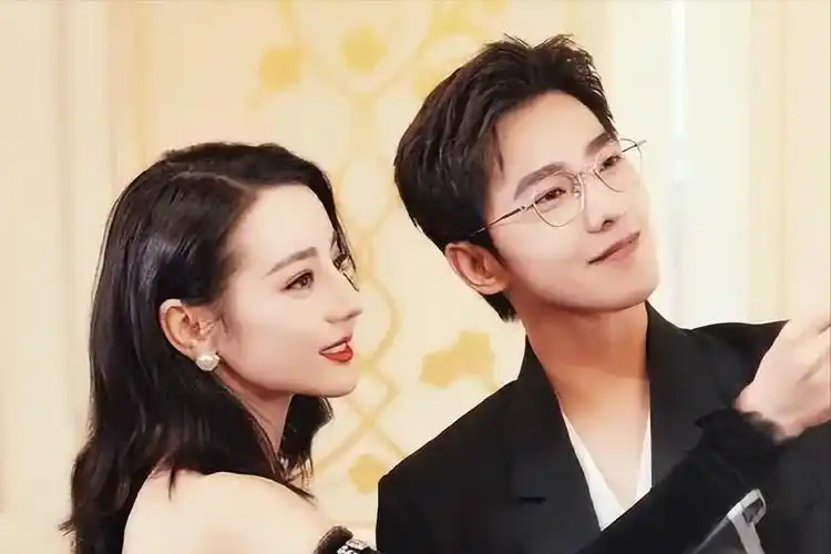 网曝杨洋热巴合体常驻某综艺,时隔2年,"荣耀夫妇"再度合体?