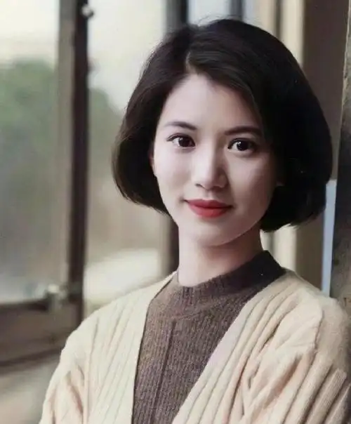 袁咏仪不说话:气质美女! 袁咏仪说话:颠婆|袁咏仪|吴镇宇_新浪新闻